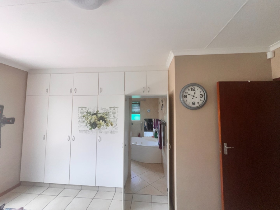 4 Bedroom Property for Sale in Wavecrest Eastern Cape